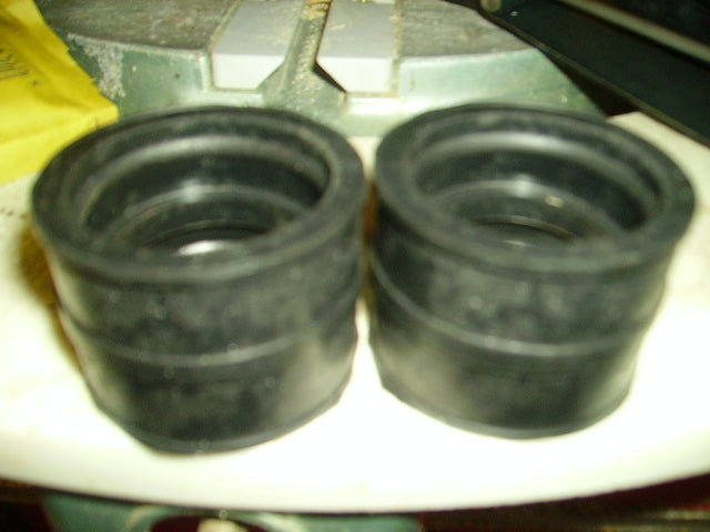 60 7076 T140e carb rubber mounts