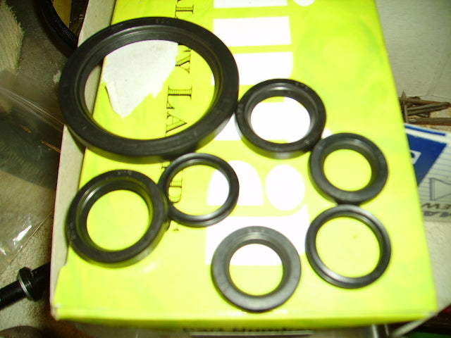 60 3512 750cc oil seal set